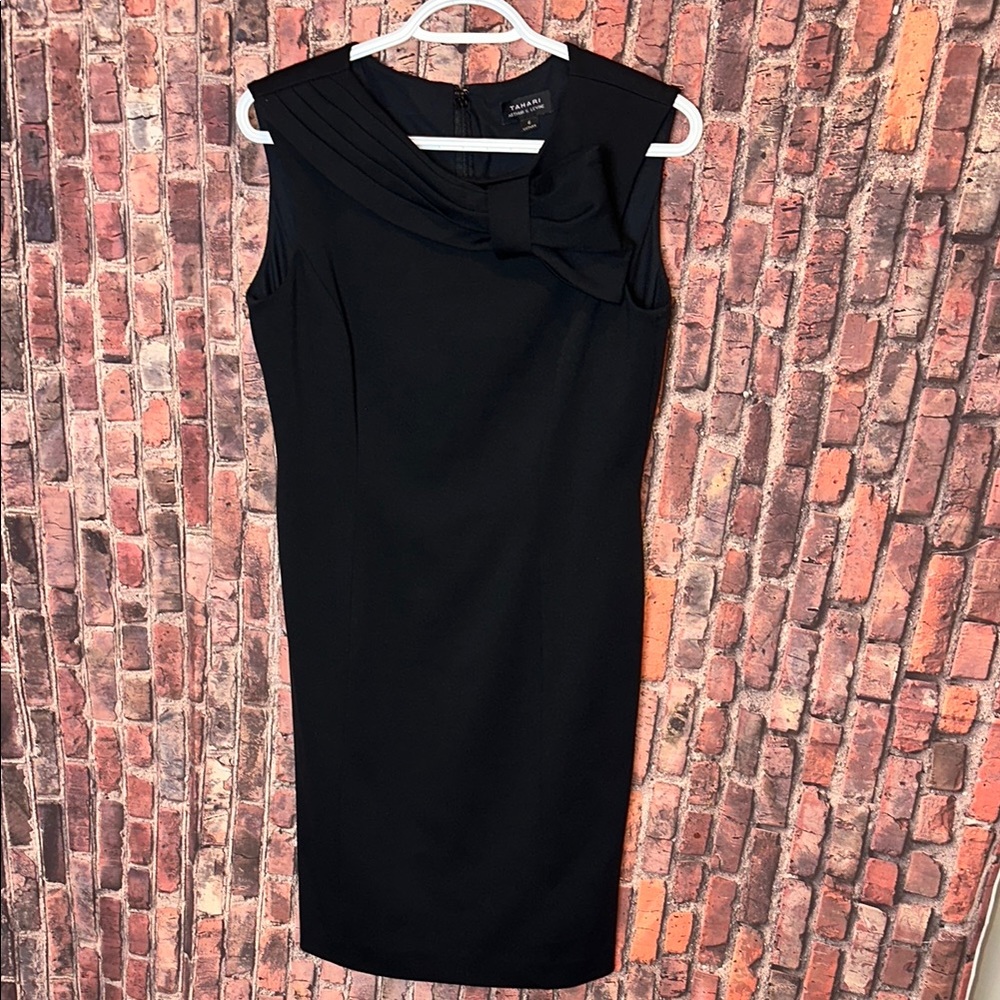 Tahari Arthur S. Levine Women's Black Sheath bow front sleeveless Dress Size 6